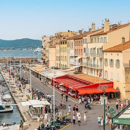 Le Quai, Vue Sur Le Port De